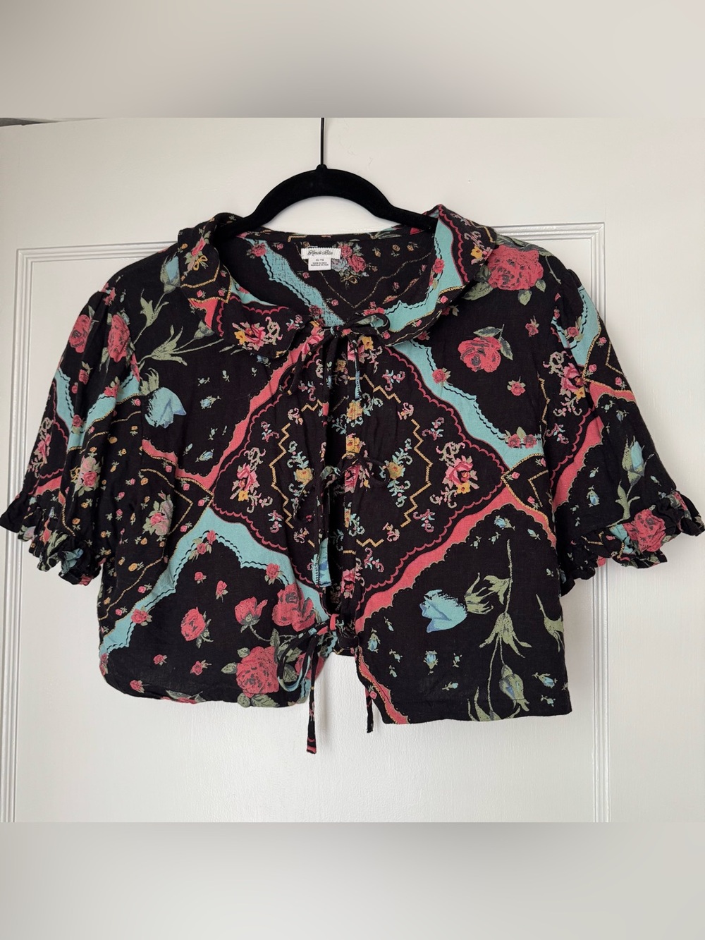 Kimchi Blue Black Floral Tie-Front Crop Top